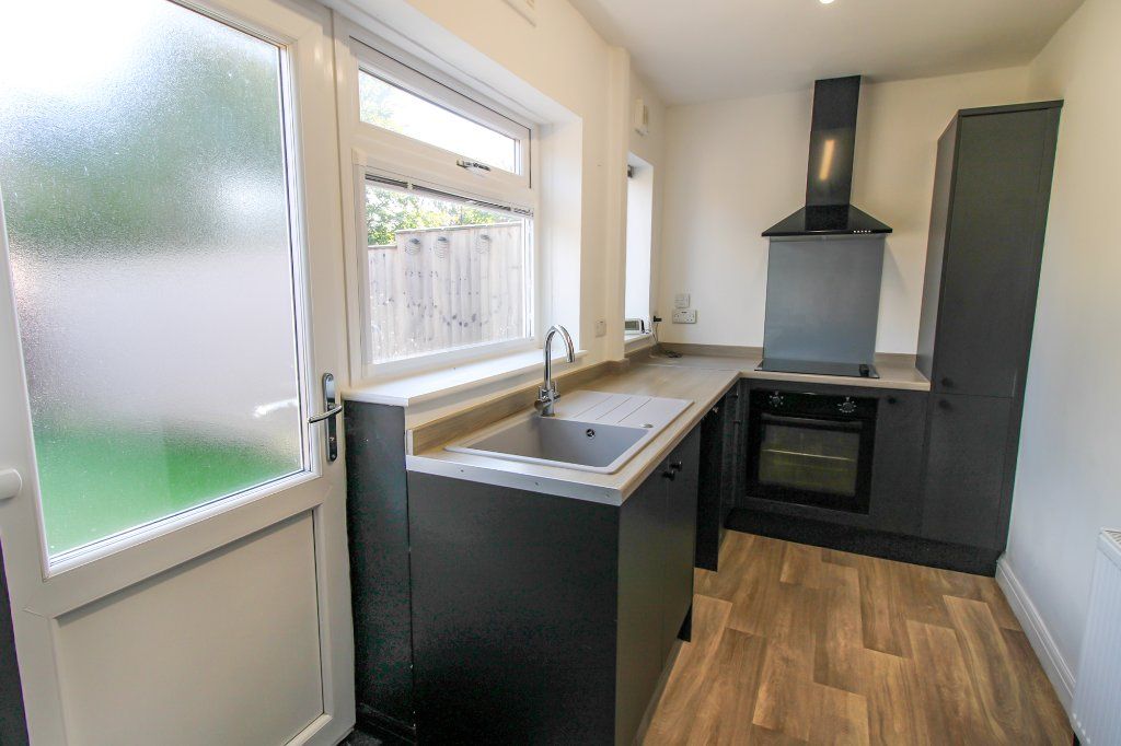 Property photo 3 of 11 Kitchen