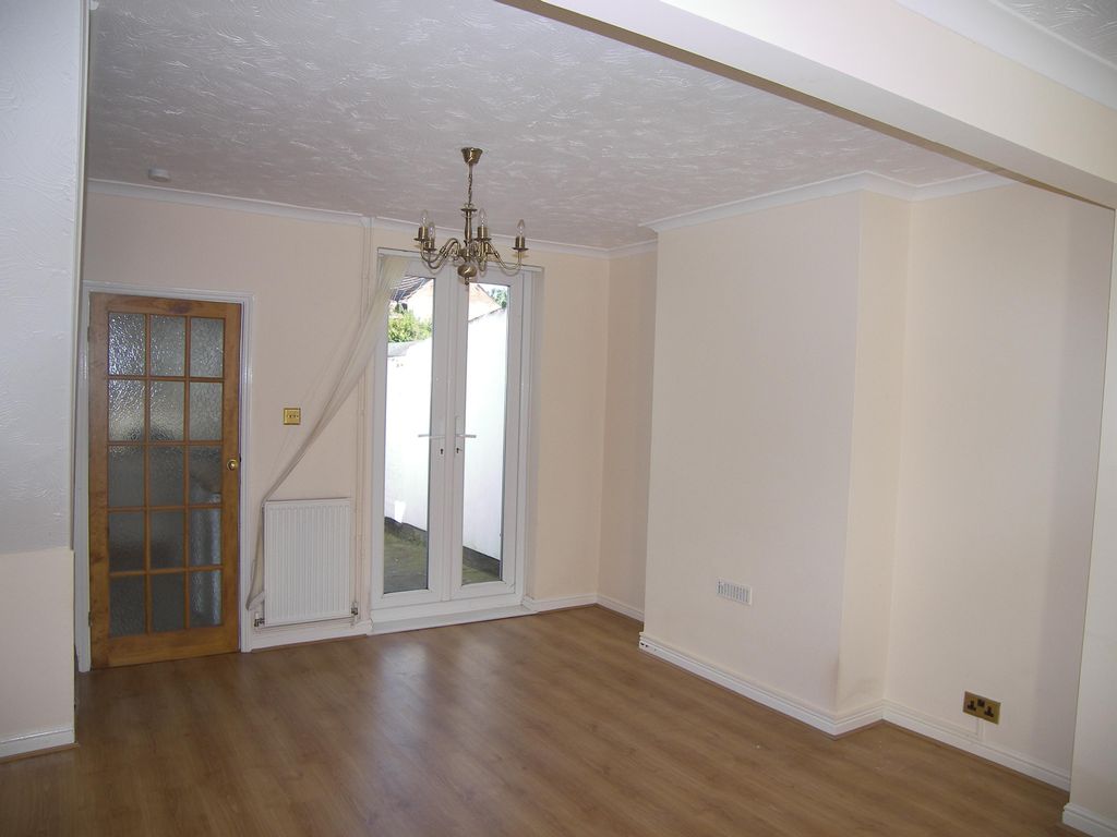 Property photo 3 of 6 Living Room