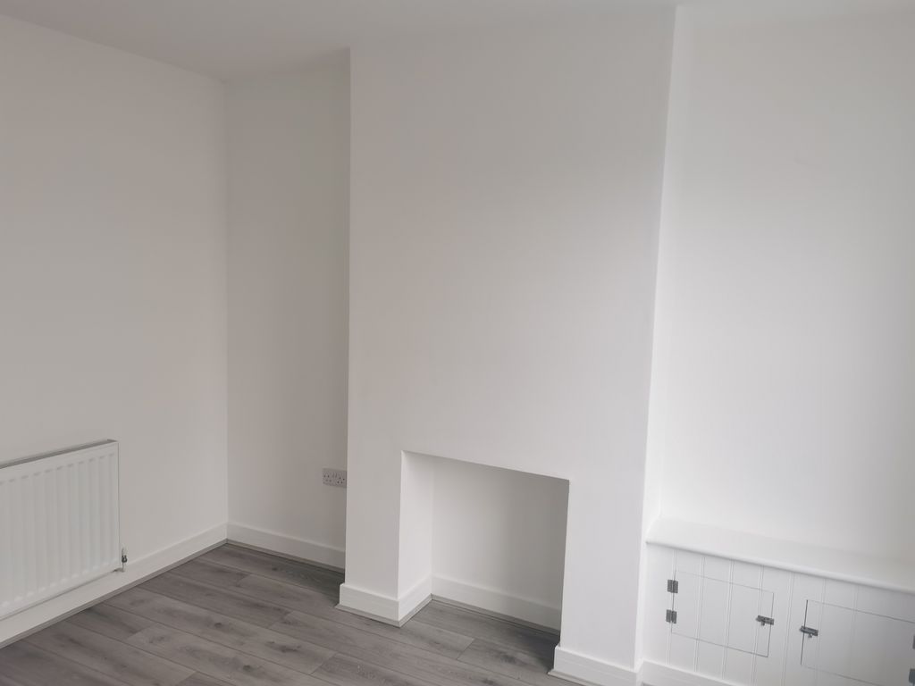 Property photo 3 of 38 Lounge