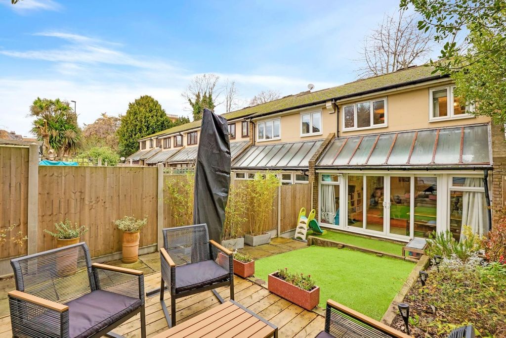 Property photo 1 of 15 02-9Fc8Jhpropworld - 6 Colvin Close - 16-Medium.Jp