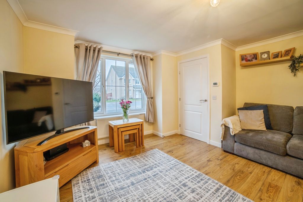 Property photo 2 of 21 Living Room