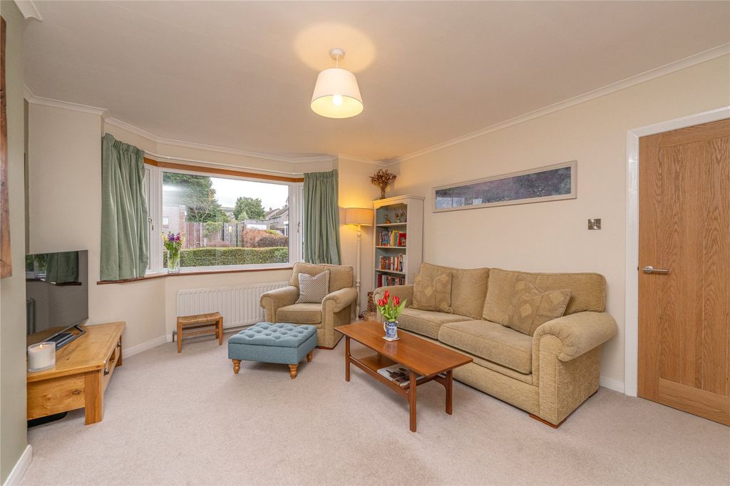 Property photo 3 of 32 Lounge Alt