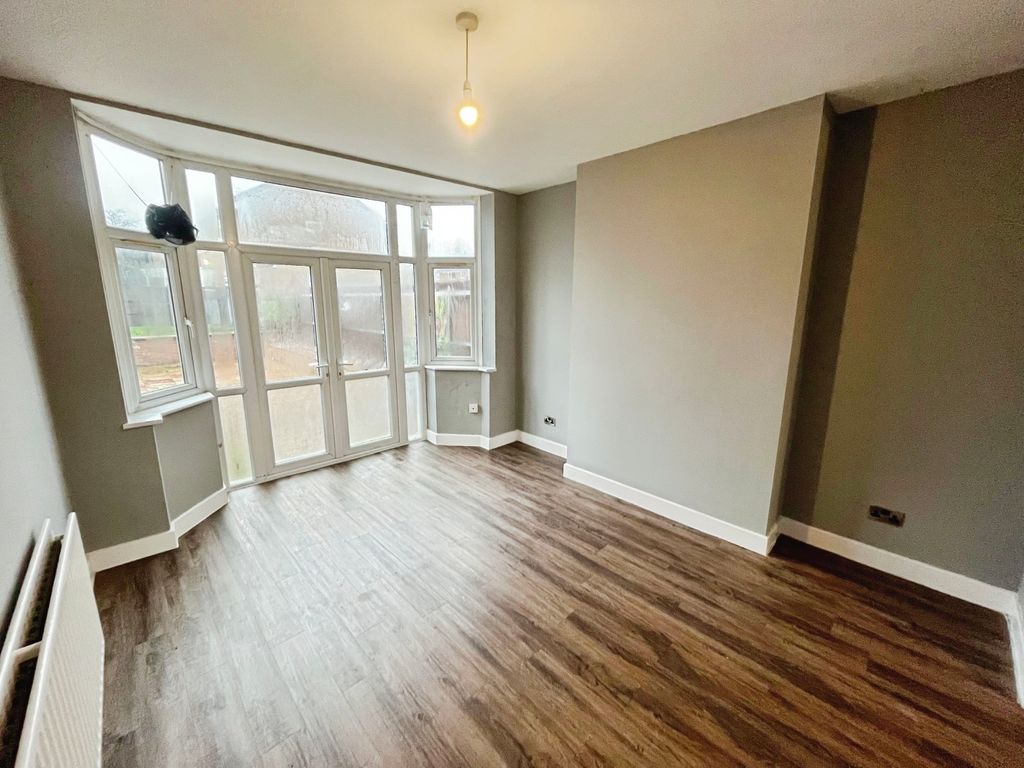 Property photo 3 of 12 Dining Area