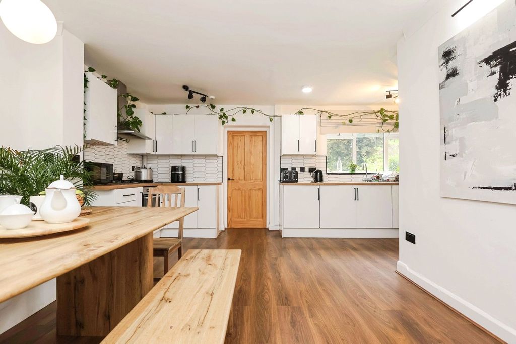 Property photo 3 of 16 Kitchen Diner