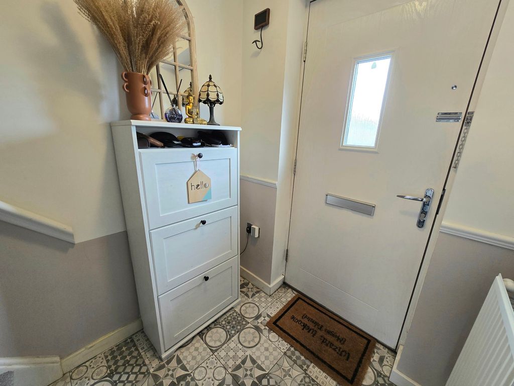 Property photo 3 of 19 Entrance