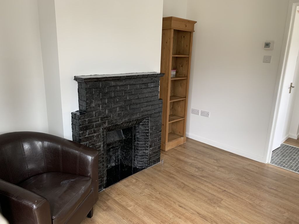 Property photo 2 of 11 Lounge 1