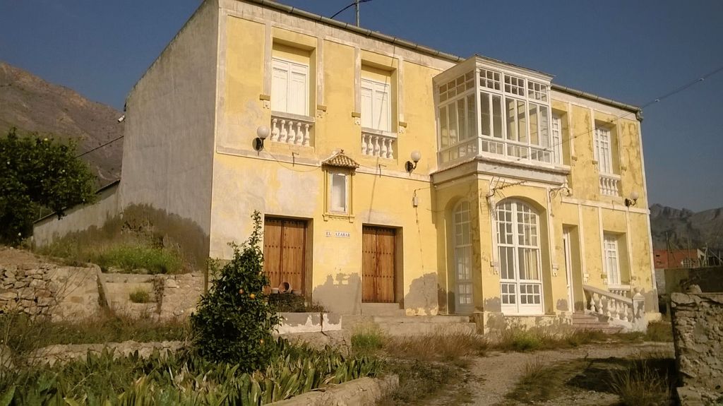 Property photo 2 of 12
