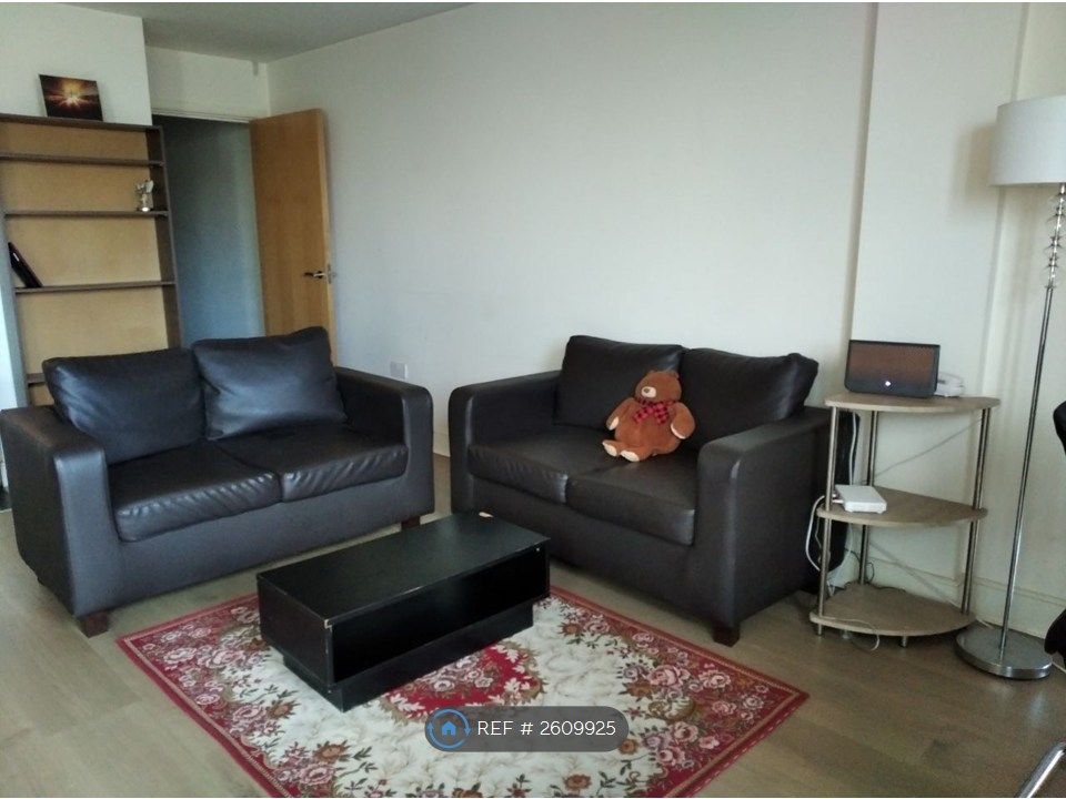 Property photo 3 of 14 Lounge