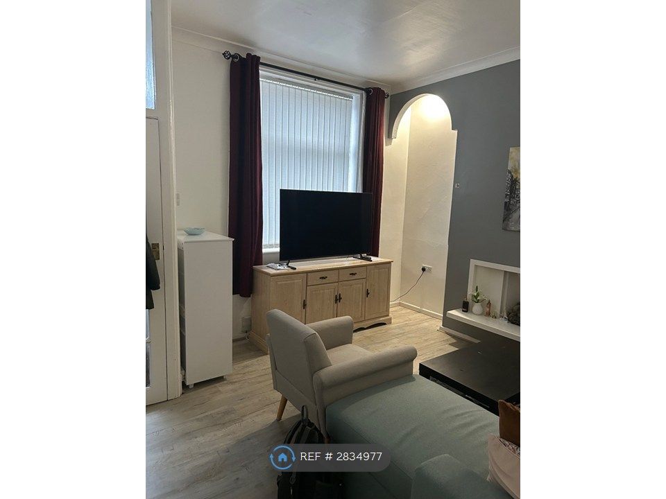 Property photo 3 of 12 Front Room