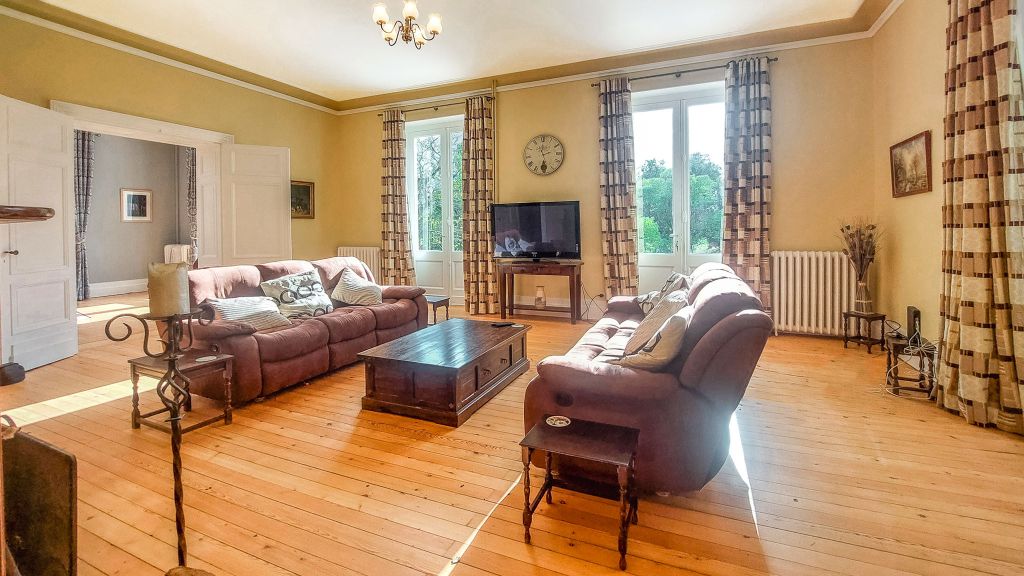 Property photo 3 of 28