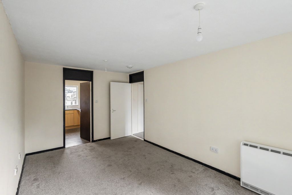 Property photo 3 of 11 23 Rosemount Walk, Keighley, West Yorkshire, Bd21 2EE