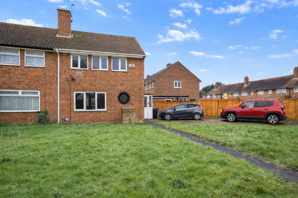 Property photo 2 of 11 Front 2