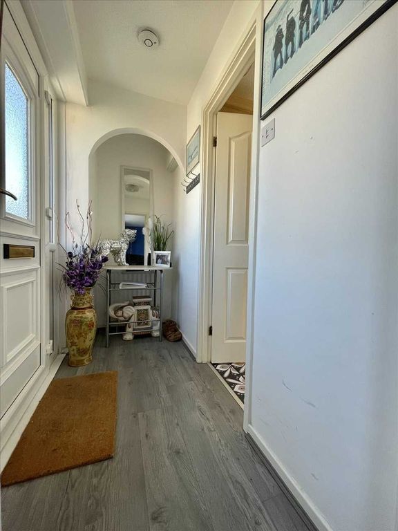 Property photo 2 of 17 Entrance Lobby