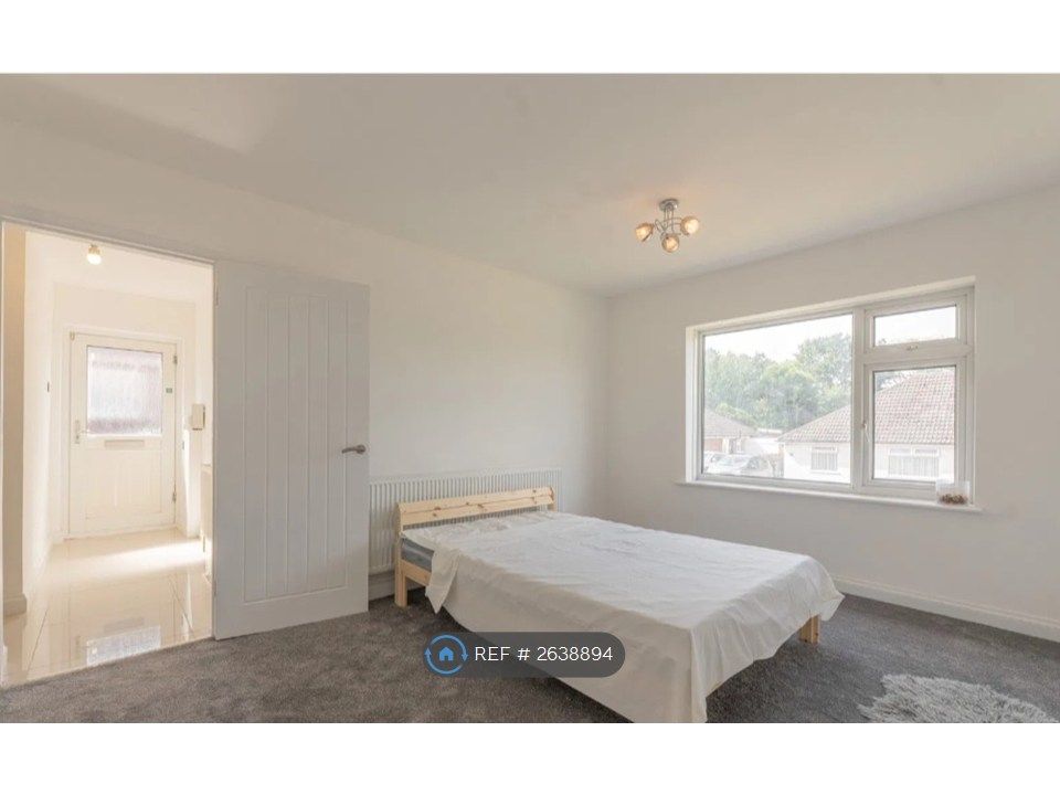 Property photo 3 of 11 Bedroom 2