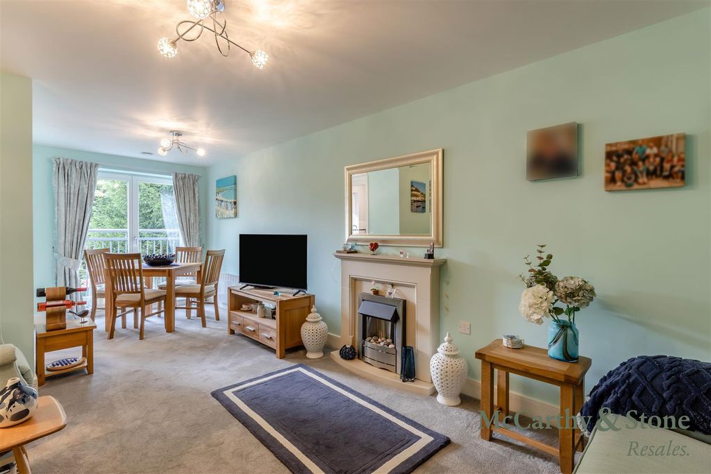 Property photo 1 of 21 8705965-Interior09.Jpg