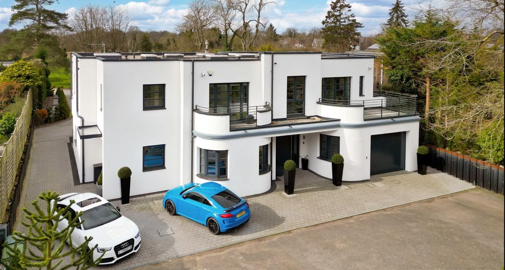 Property photo 2 of 33 5504132