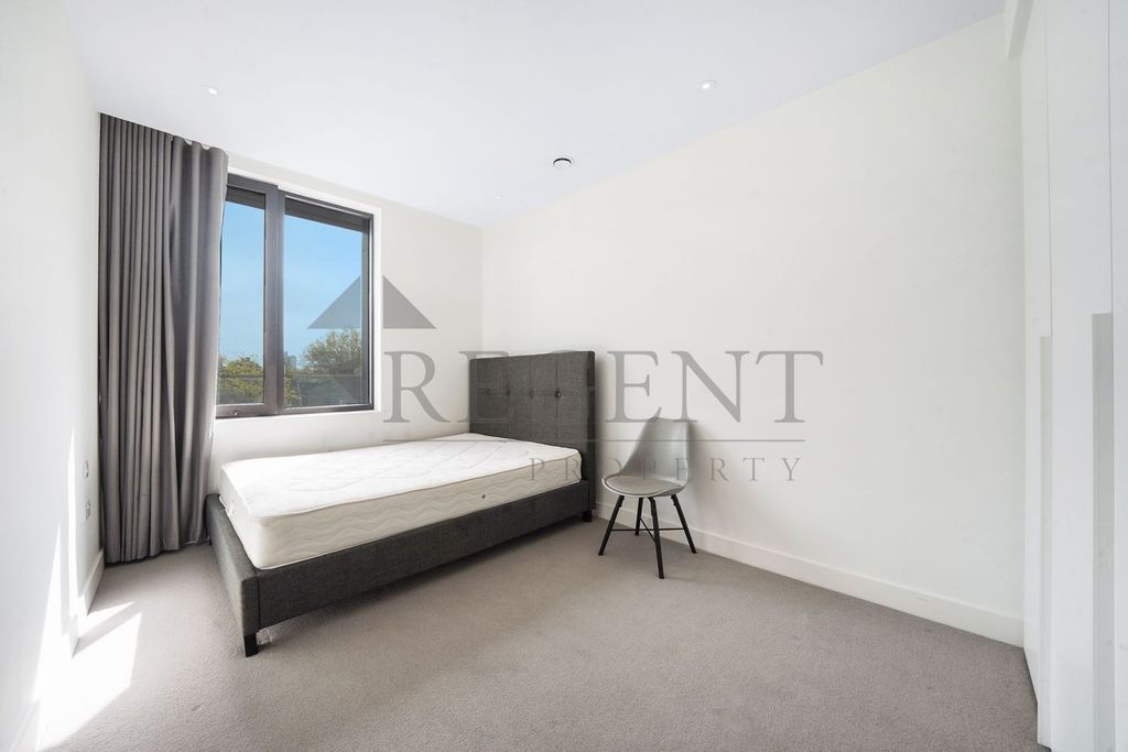 Property photo 3 of 16 Bedroom