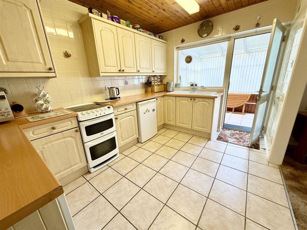 Property photo 2 of 15 Kitchen