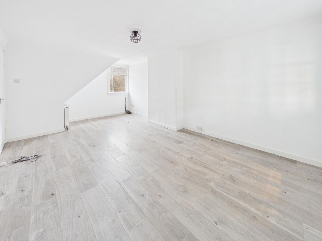 Property photo 3 of 24 Living Room