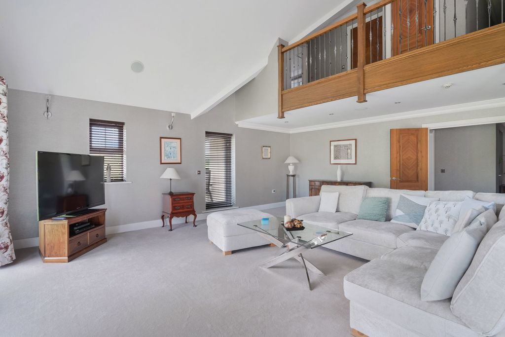 Additional image 12 of 3 bed flat for saleValley Court, Reigate RH2