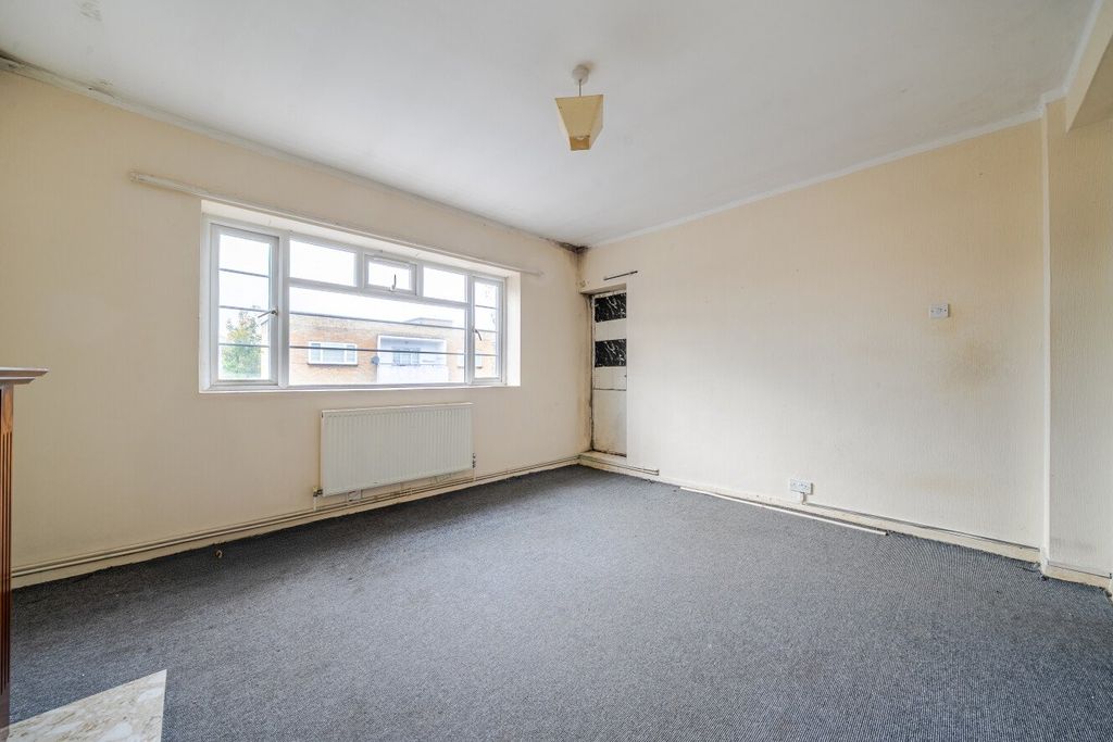 Property photo 2 of 9 Picture No. 11