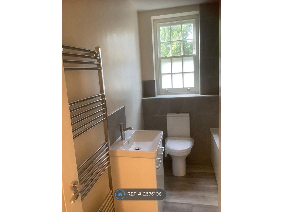 Property photo 2 of 7 Bathroom