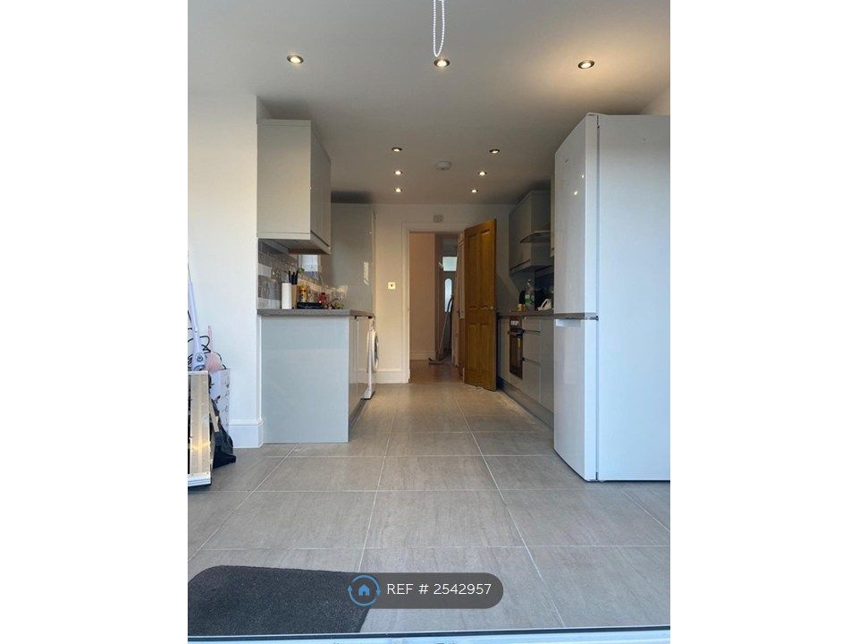 Property photo 3 of 20 Kitchen