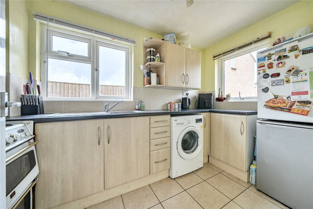 Property photo 3 of 19 Kitchen