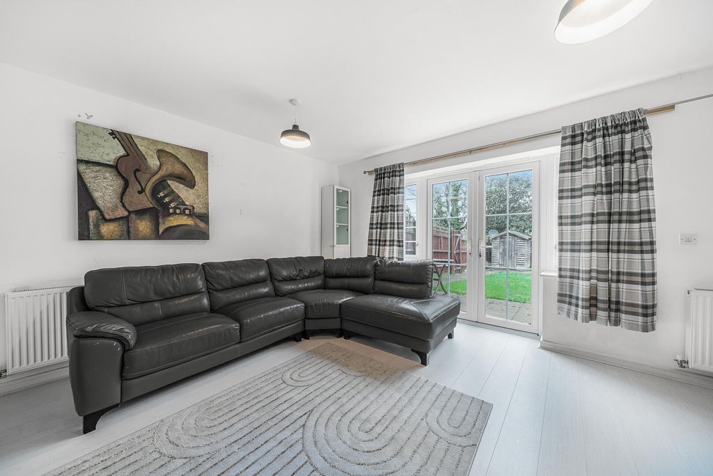 Property photo 3 of 22 Living Room