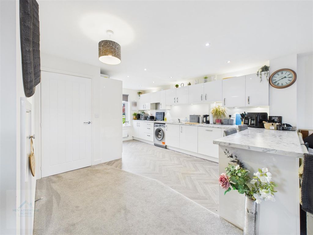 Property photo 3 of 30 Kitchen