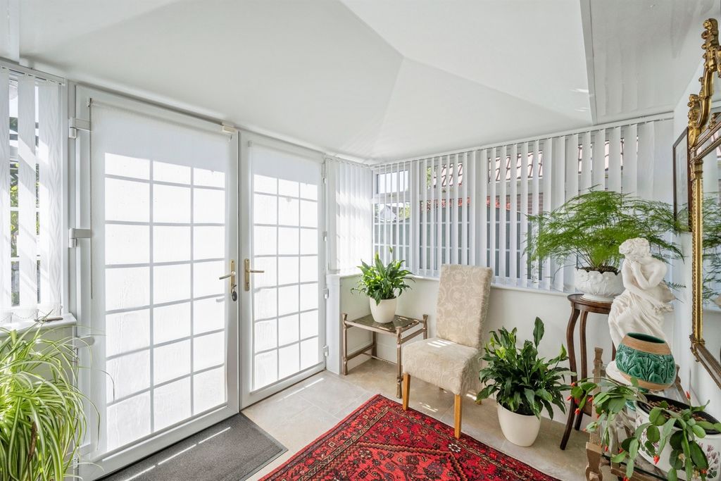 Property photo 2 of 30