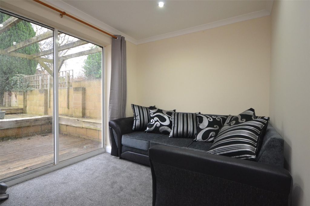 Property photo 2 of 9 Lounge