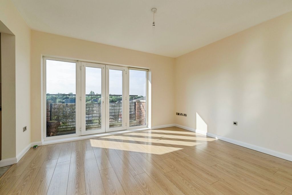 Property photo 2 of 16 Pbox-Img.Jpg