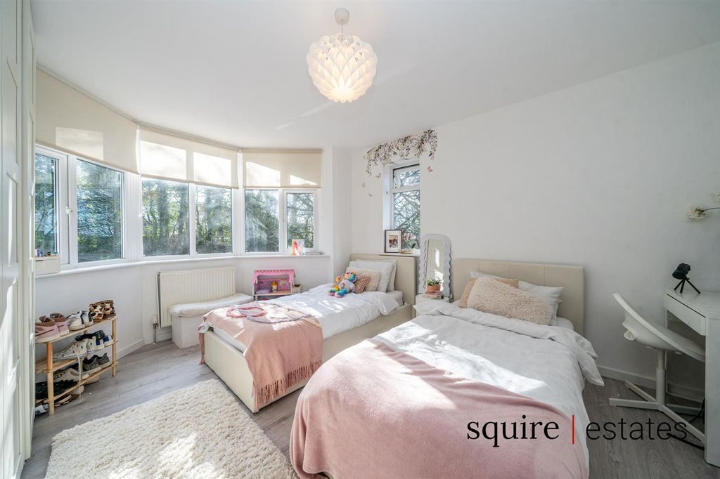 Property photo 3 of 25