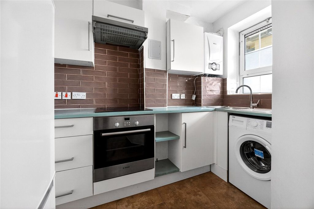 Property photo 3 of 18 Kitchen