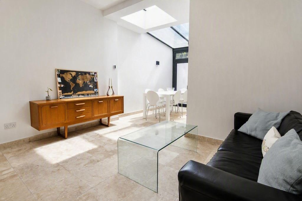 Property photo 3 of 8 Reception