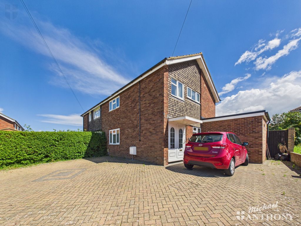 Property photo 1 of 17 Cam03852G0-Pr0695-Still017
