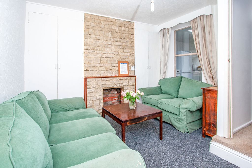 Property photo 2 of 9 7