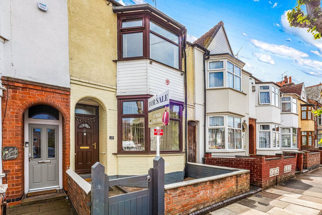 Property photo 1 of 32