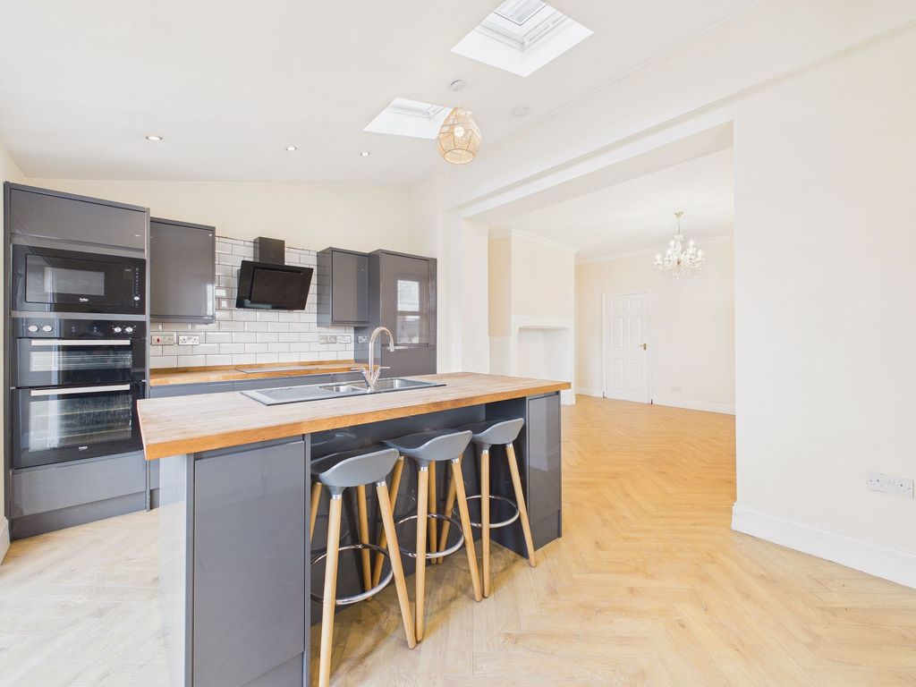 Property photo 1 of 12 Kitchen