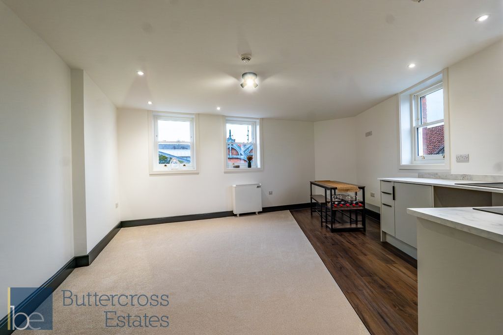 Property photo 3 of 10 Living Room