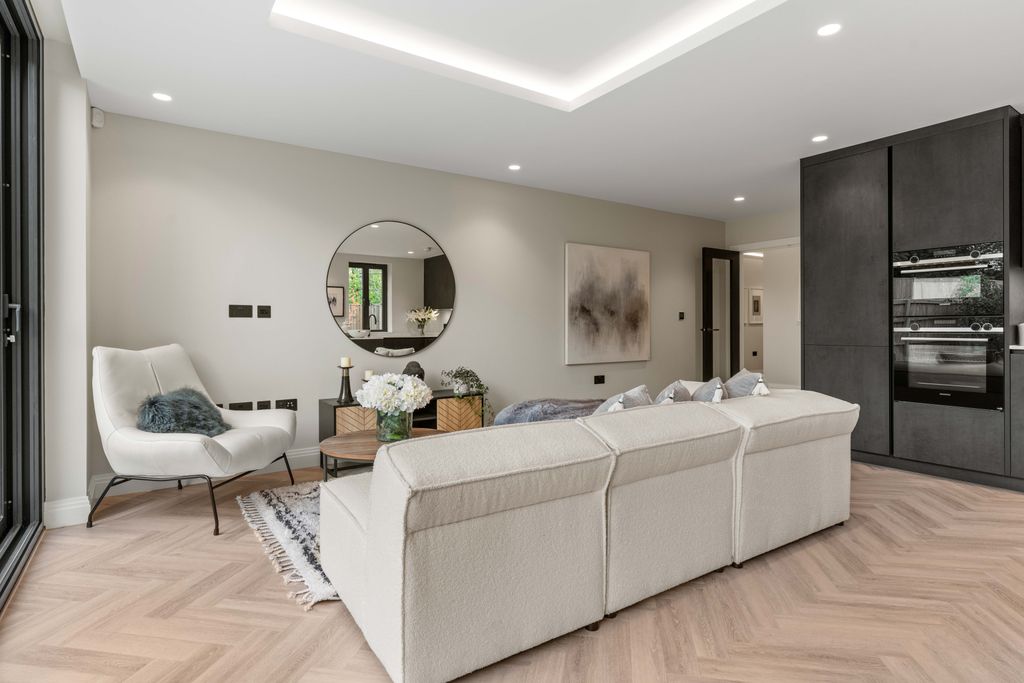 Property photo 2 of 29