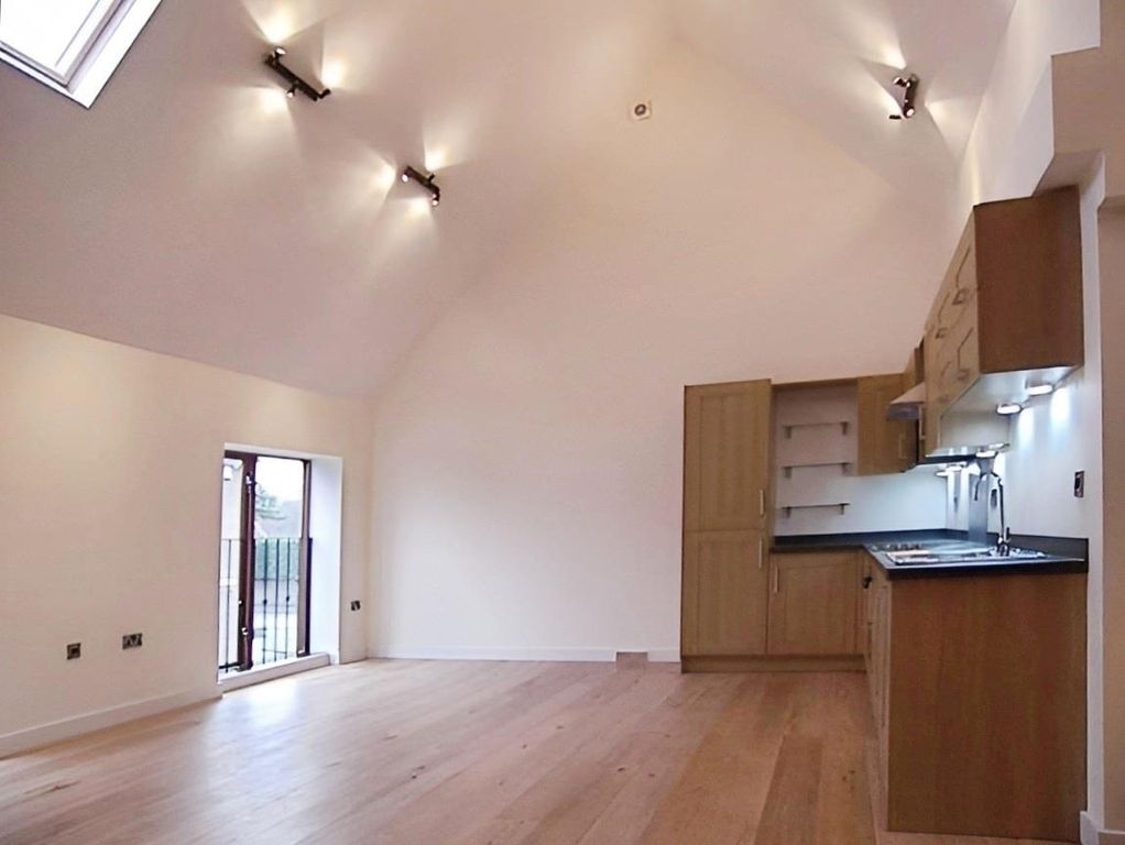 Property photo 3 of 12 Kitchen