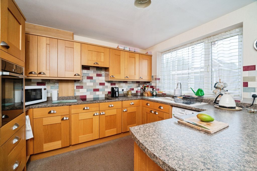 Property photo 3 of 13 Kitchen