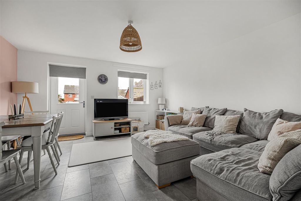 Property photo 3 of 18 8_71181.Jpg