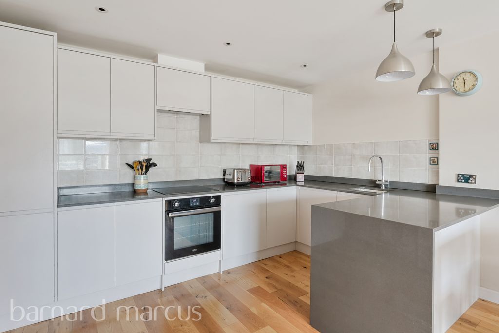 Property photo 1 of 7 Kitchen
