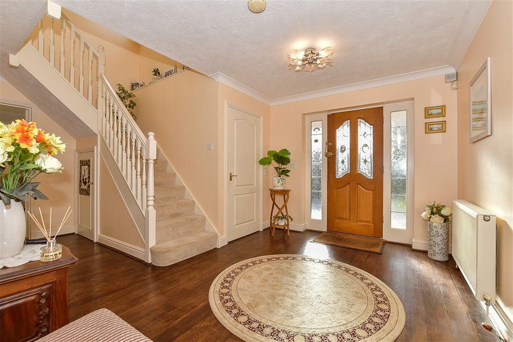 Property photo 3 of 14 Entrance Hall