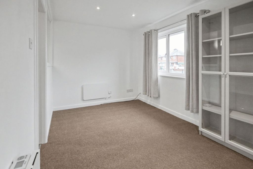 Property photo 3 of 10 Lounge