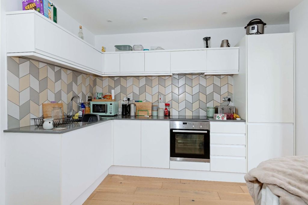 Property photo 3 of 12 40 Russell House_6.Jpg