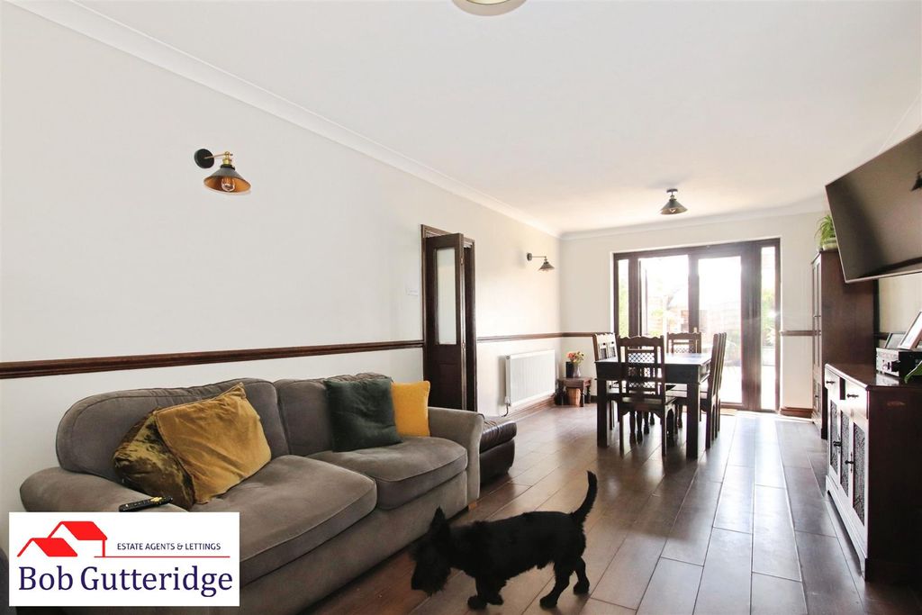 Property photo 2 of 22 Open Plan Lounge / Diner